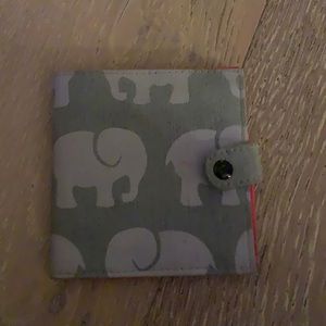 Super adorable wallet! Makes a great gift!